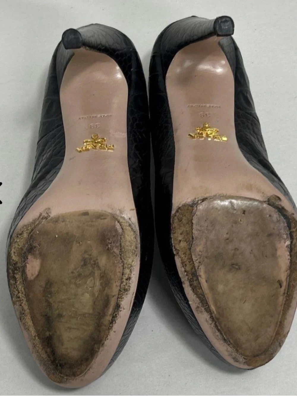 Prada, size 39 EU, 8.5 US, Black Croc-Embossed Stiletto Pumps - Picture 5 of 5
